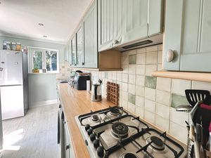 Pyfleet Close - click for photo gallery